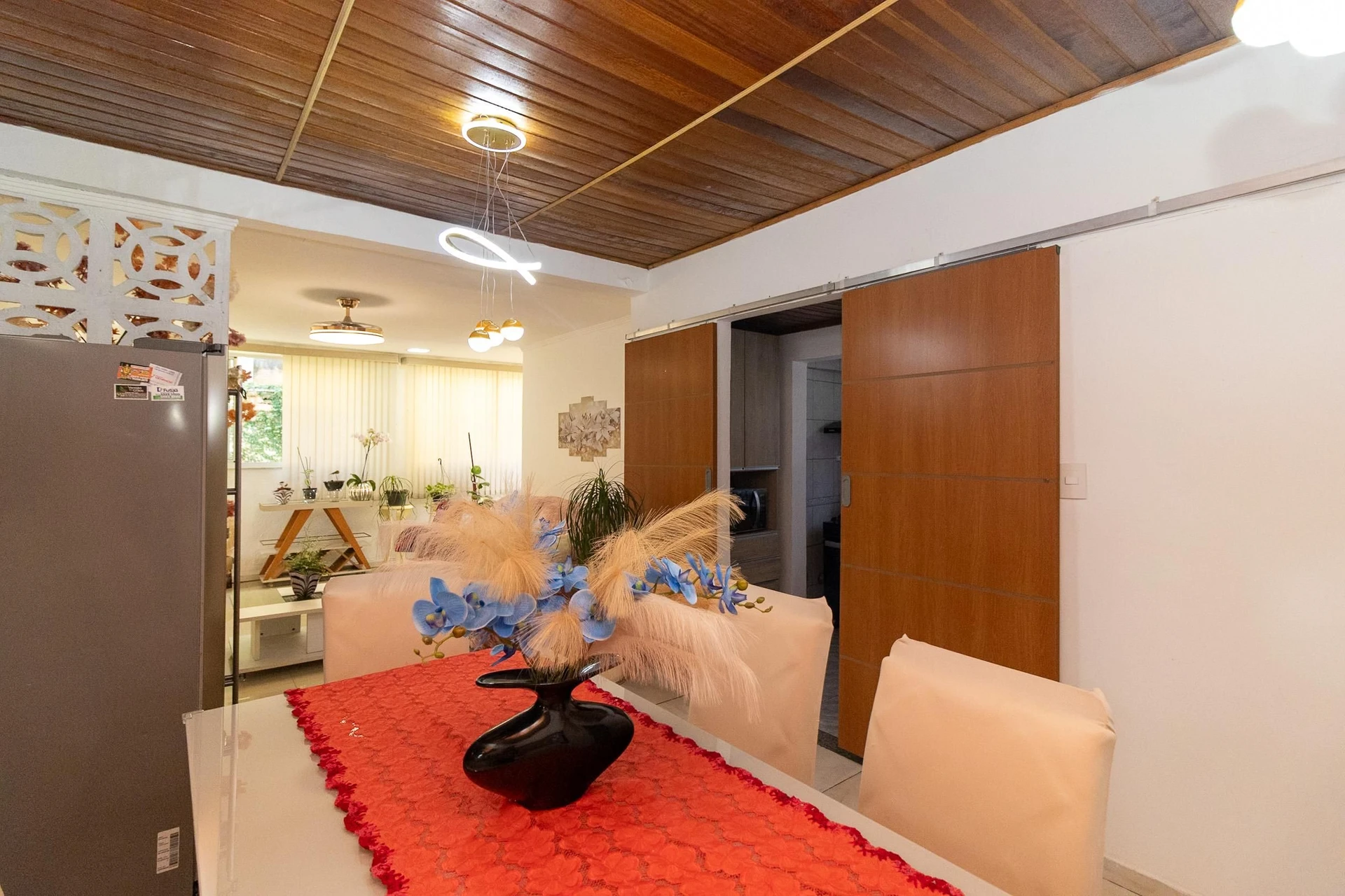 Furnished 4-bedroom apartment with balcony and desk area — photo 26