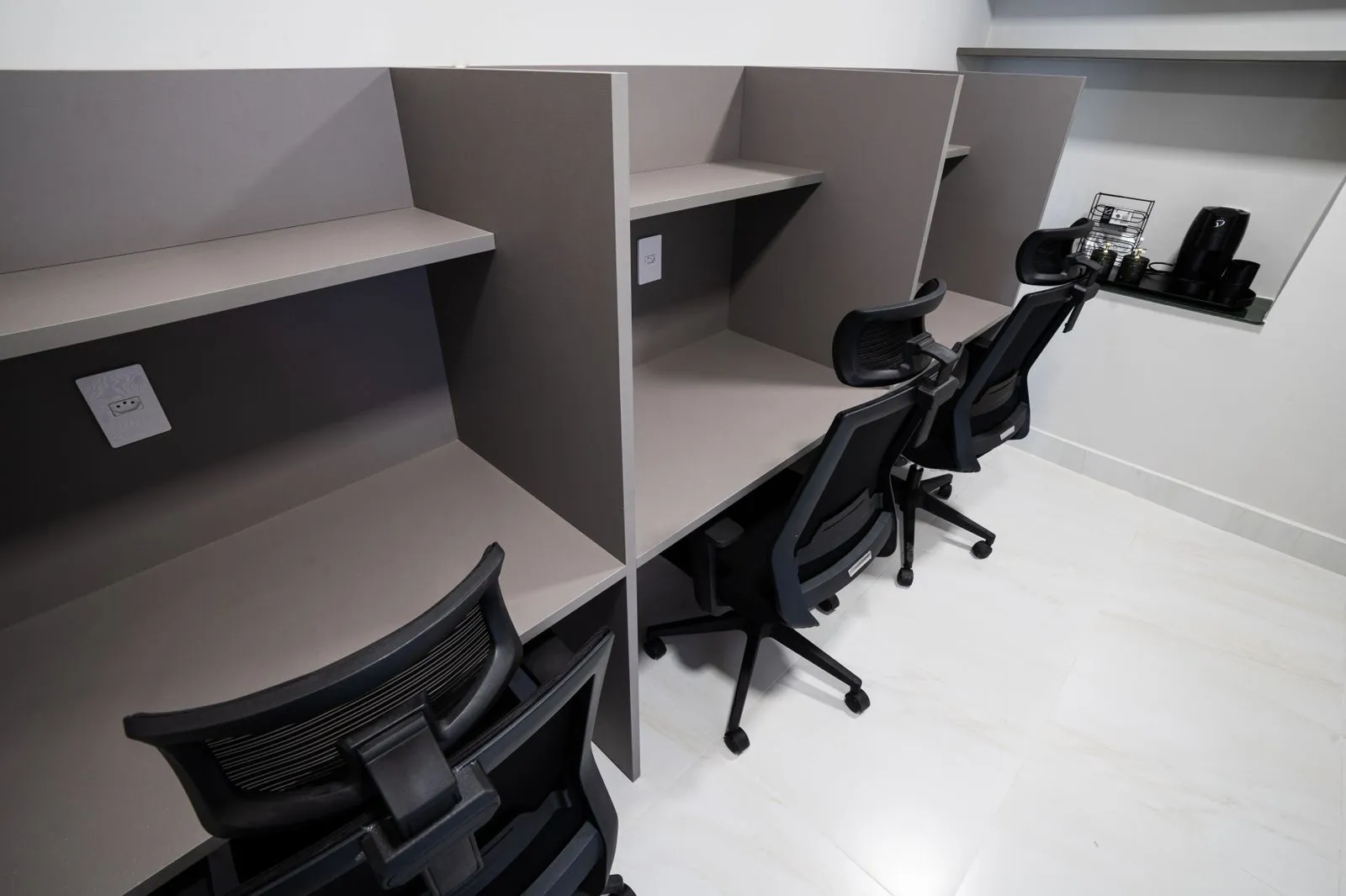 3-bedroom apartment in a building with a coworking space — photo 24
