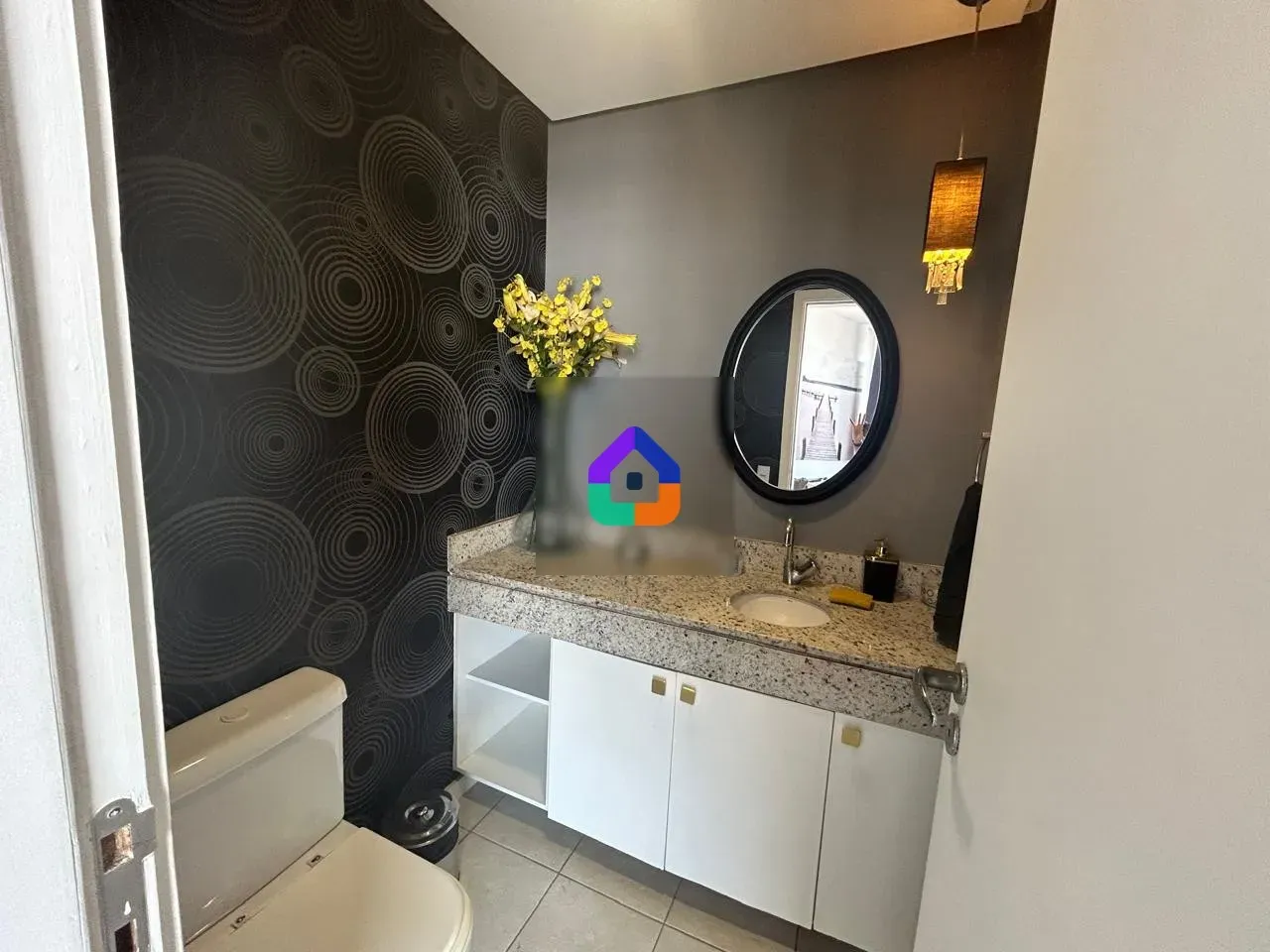 Apartamento com 4 quartos e varanda fechada de vidro — photo 33