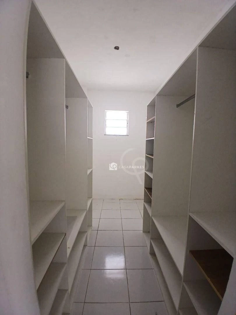Casa com 6 quartos e cozinha aberta a gás, 450 m² — photo 30