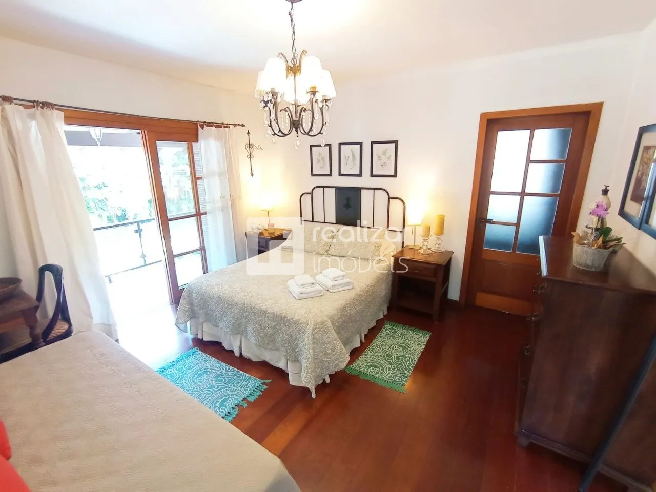 4-bedroom house with a bathtub in Florianópolis — photo 4