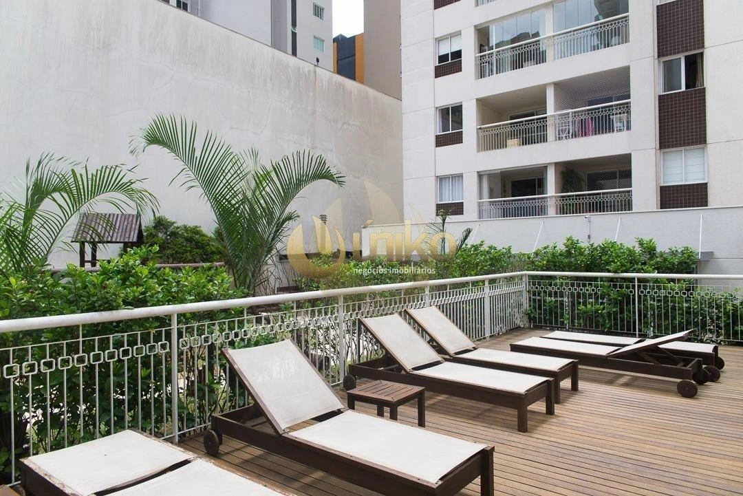 Glass-enclosed balcony in a one-bedroom apartment, 52 m² — photo 9
