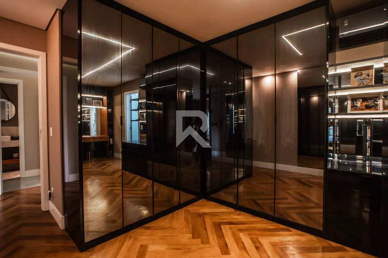 Furnished apartment with 4 en-suite bedrooms and 255 m² — photo 30