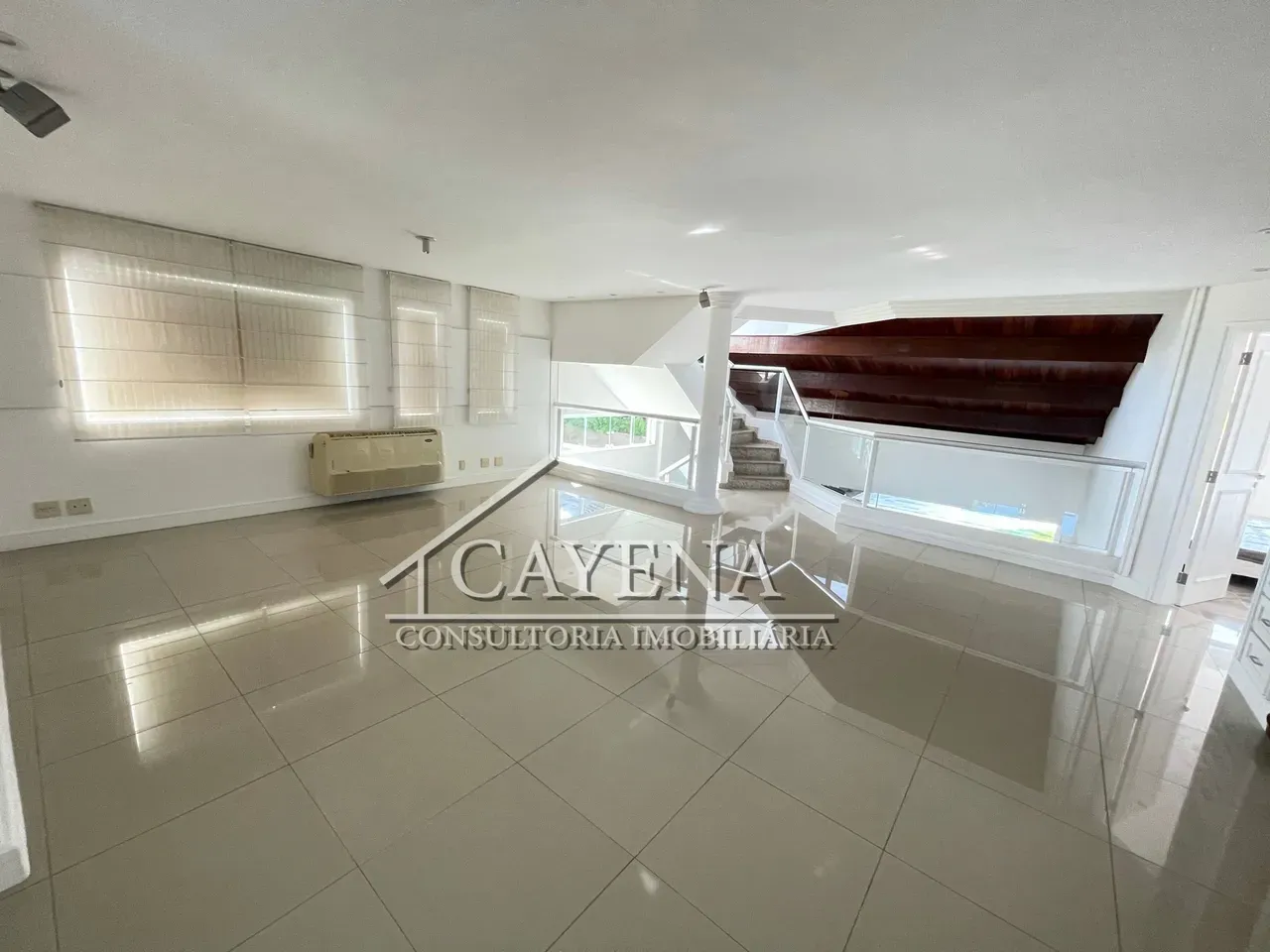 4 quartos e banheira: casa de 650 m² — photo 19