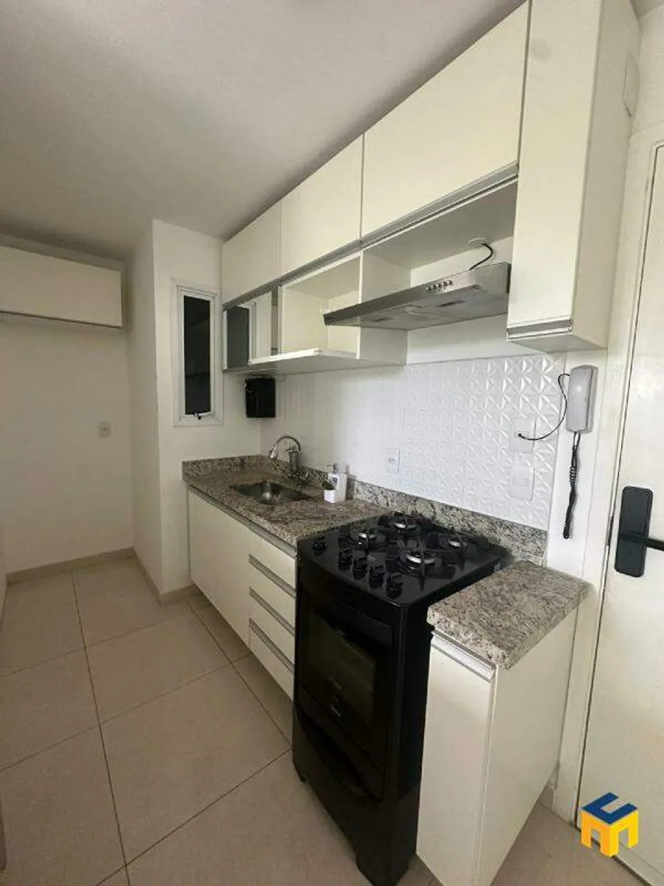Unfurnished 1-bedroom apartment with parking space — photo 3