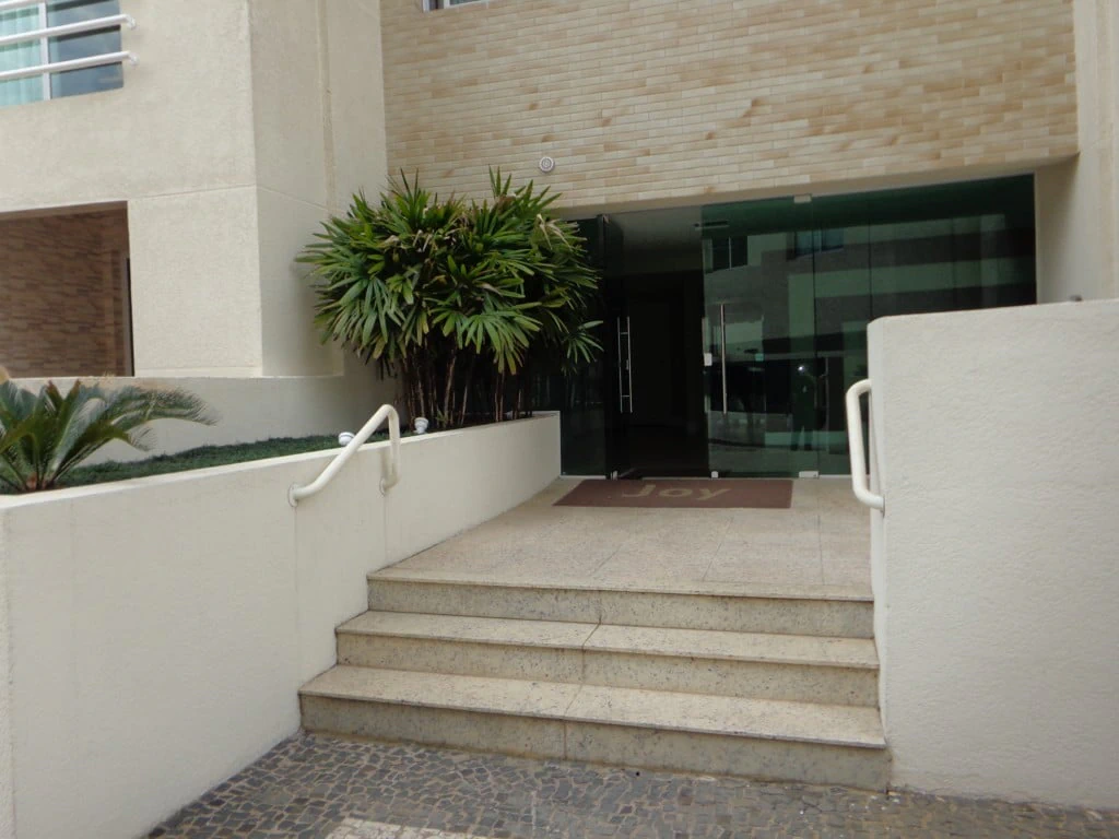 2-bedroom apartment with wood or laminate floors in Curitiba — photo 24