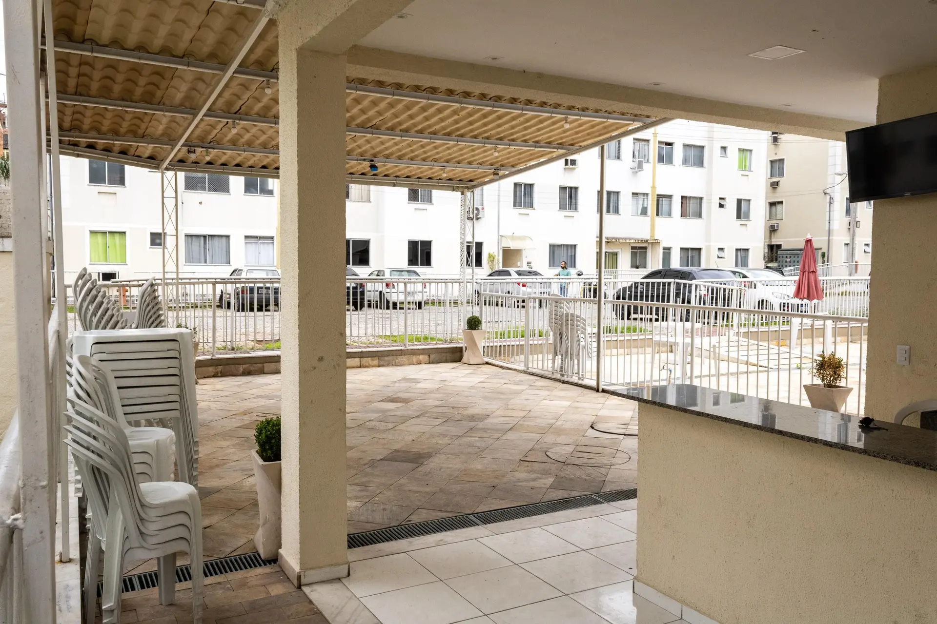 Apartamento de 2 quartos em condomínio com piscina — photo 13