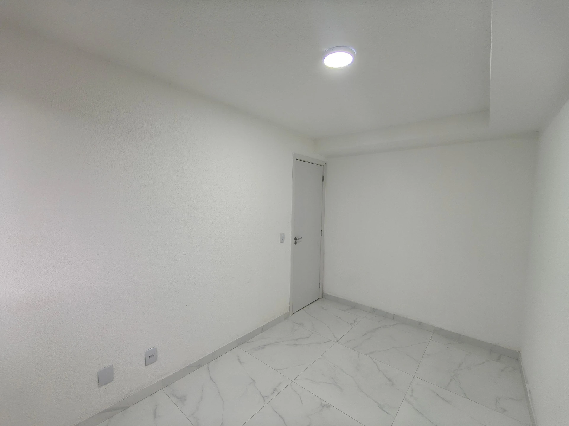 Apartamento mobiliado com 2 quartos, 1 banheiro e varanda — photo 53