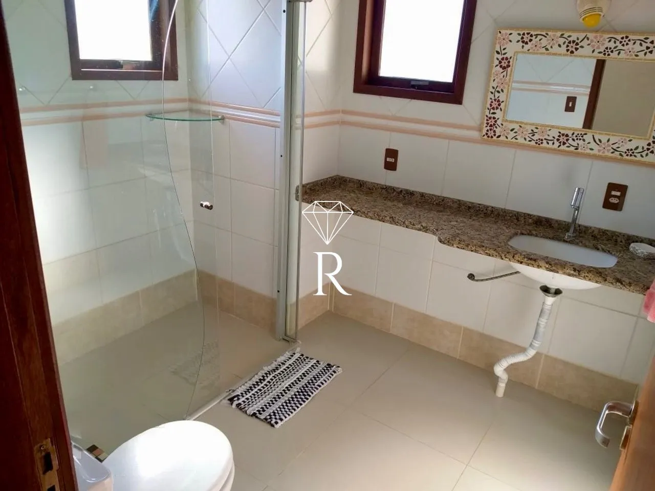 Casa de 6 dormitorios con balcón y parrilla — photo 33