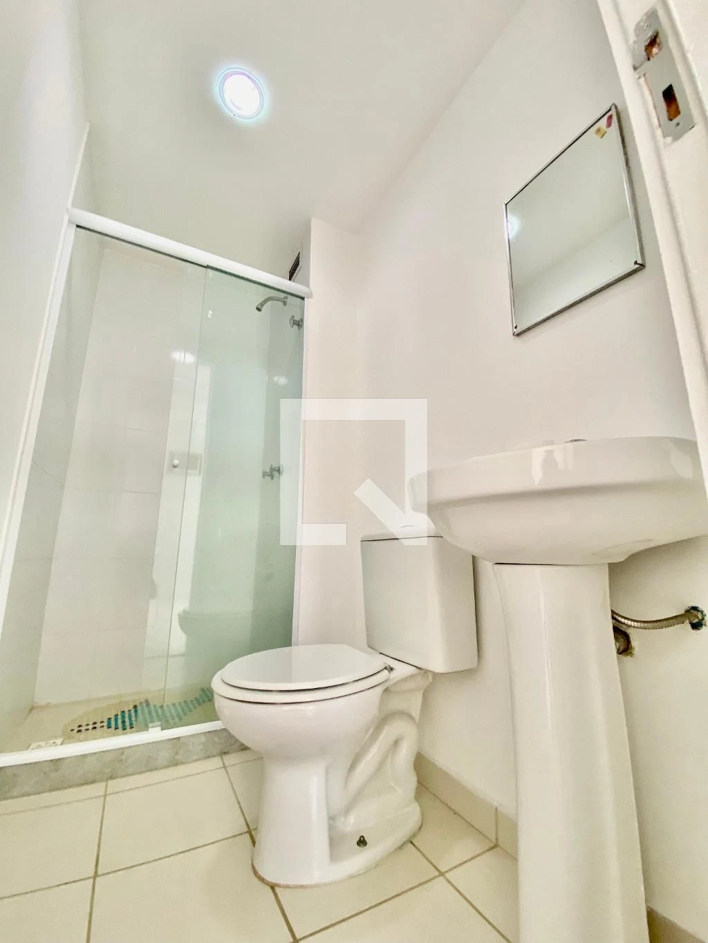 Apartamento de 2 quartos em condomínio com piscina — photo 2