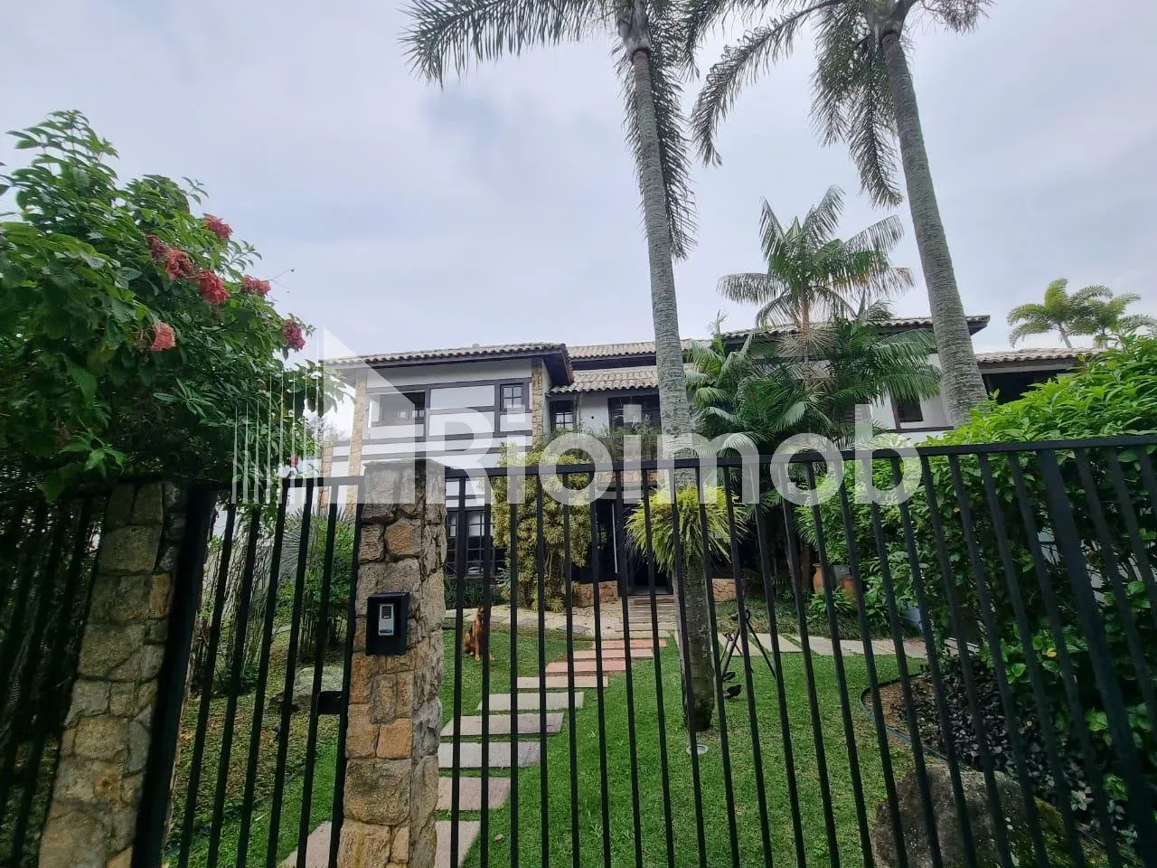 Furnished house with 5 bedrooms and 5 bathrooms — photo 16