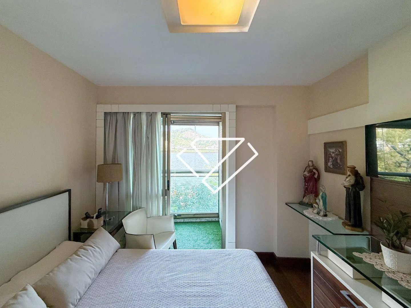 Furnished apartment with 4 en-suites and 258 m² — photo 28