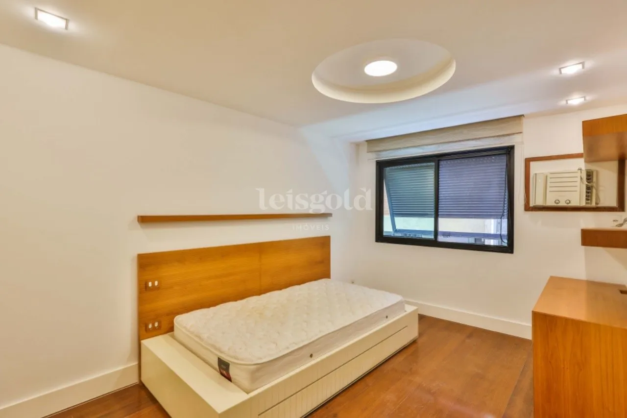 Floor-to-ceiling windows in a 2-bedroom apartment, 230 m² — photo 16