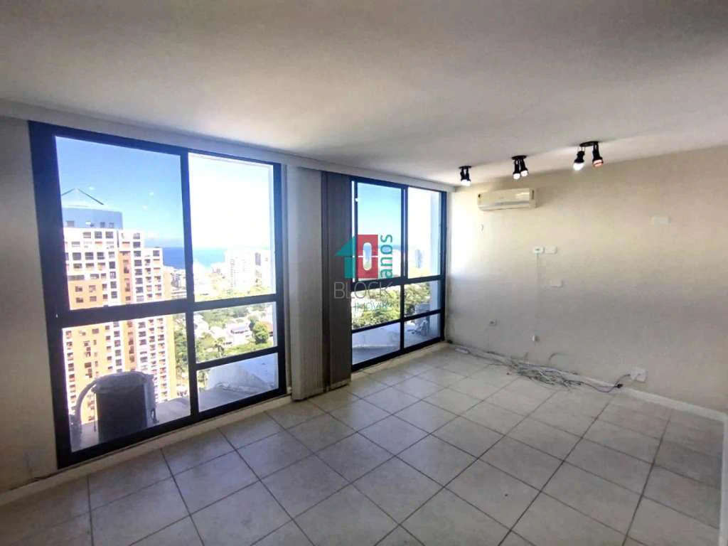 Duplex penthouse with 3 en-suite bedrooms and 200 m² — photo 23