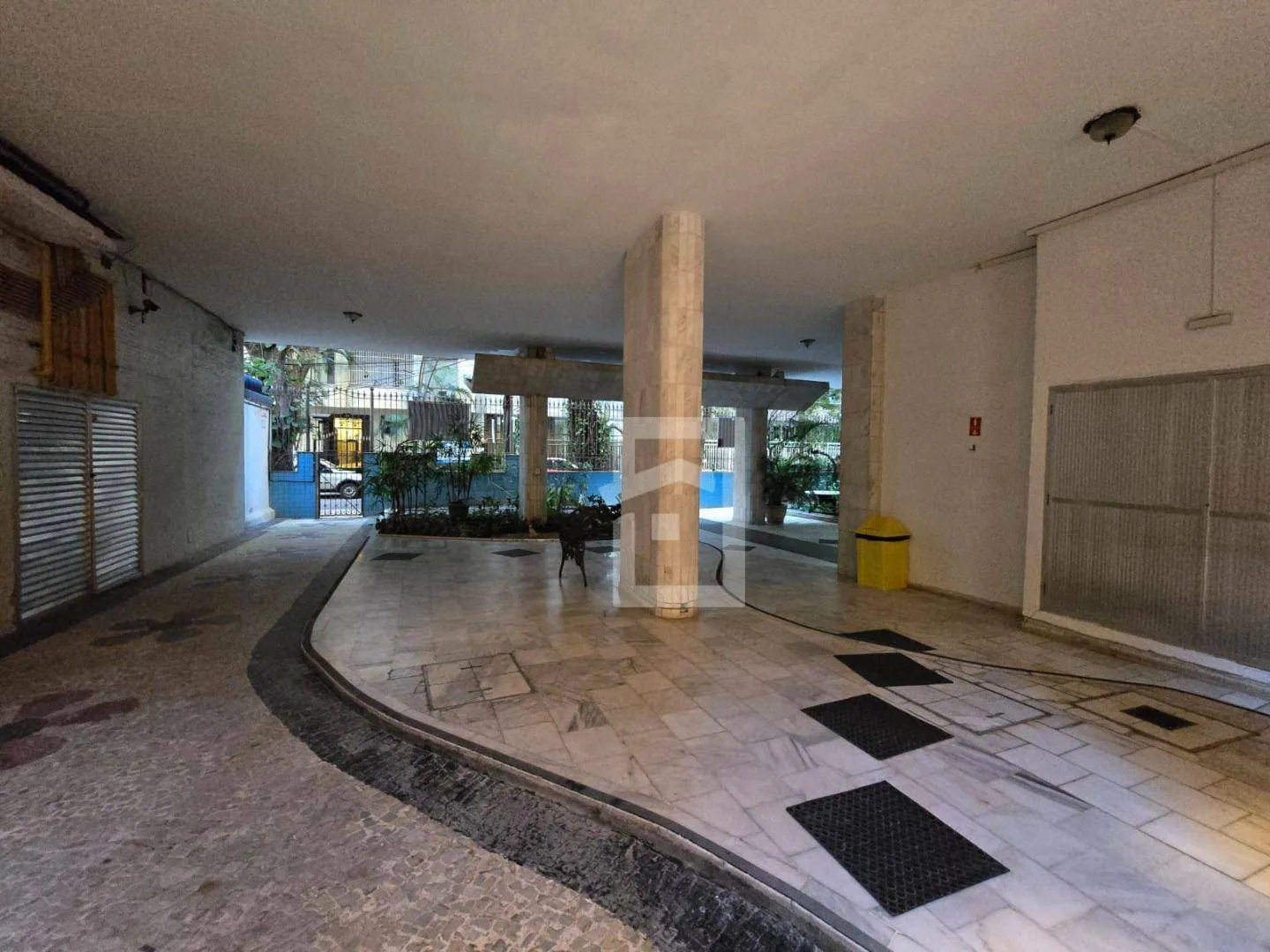1-bedroom apartment with 24-hour concierge and 32 m² — photo 35