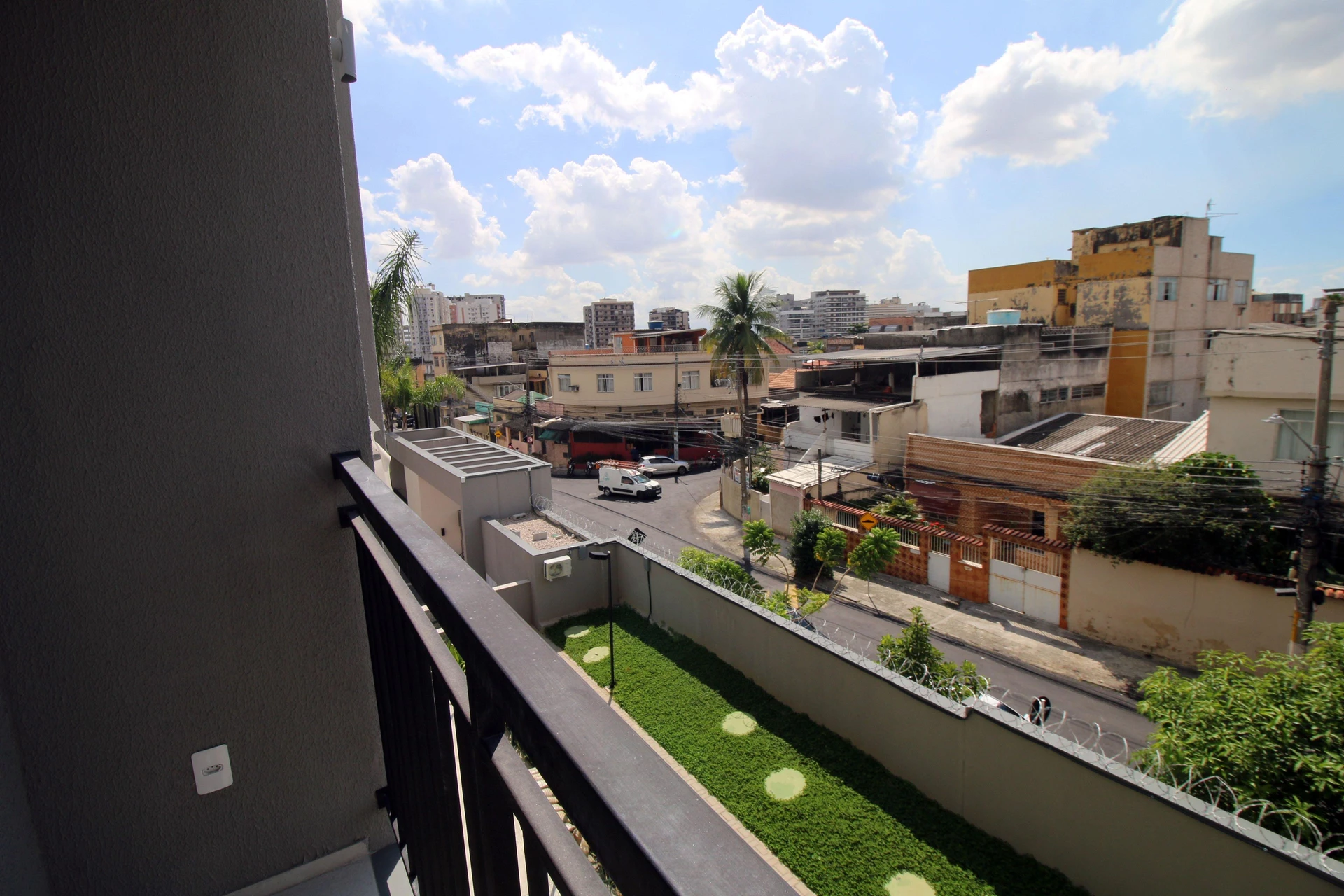 2-bedroom apartment in a building with a gym — photo 17