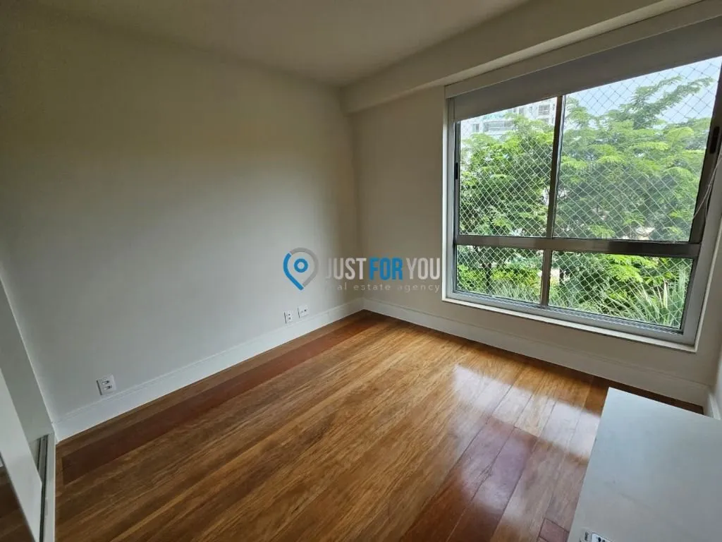 Apartamento mobiliado de 4 quartos em condomínio com piscina — photo 33