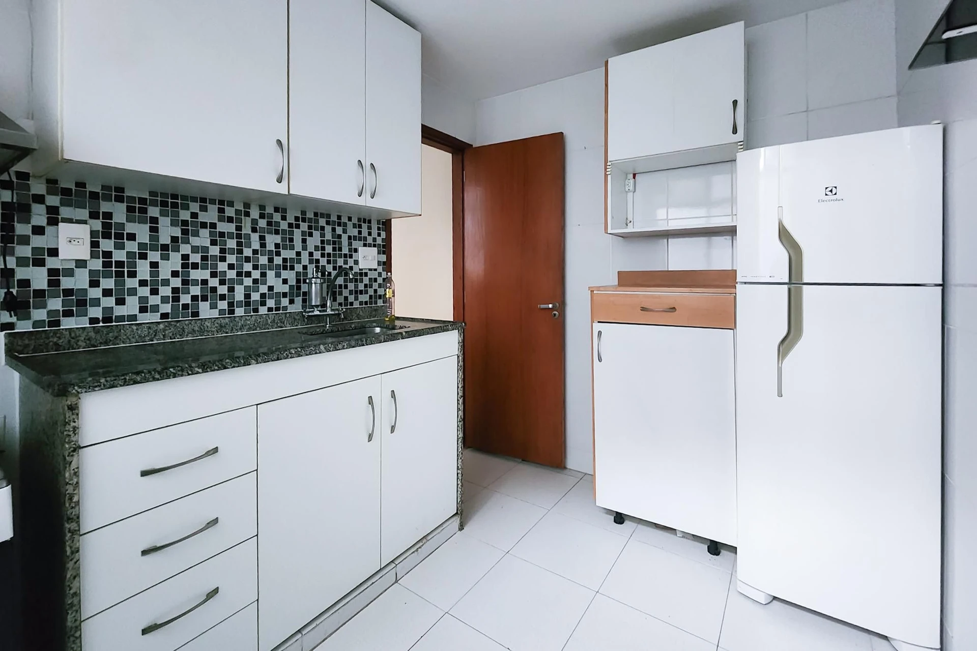 Apartamento mobiliado com 2 quartos e máquina de lavar roupa — photo 2
