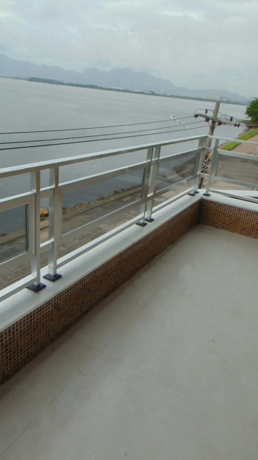 3-bedroom apartment with a water view — photo 9