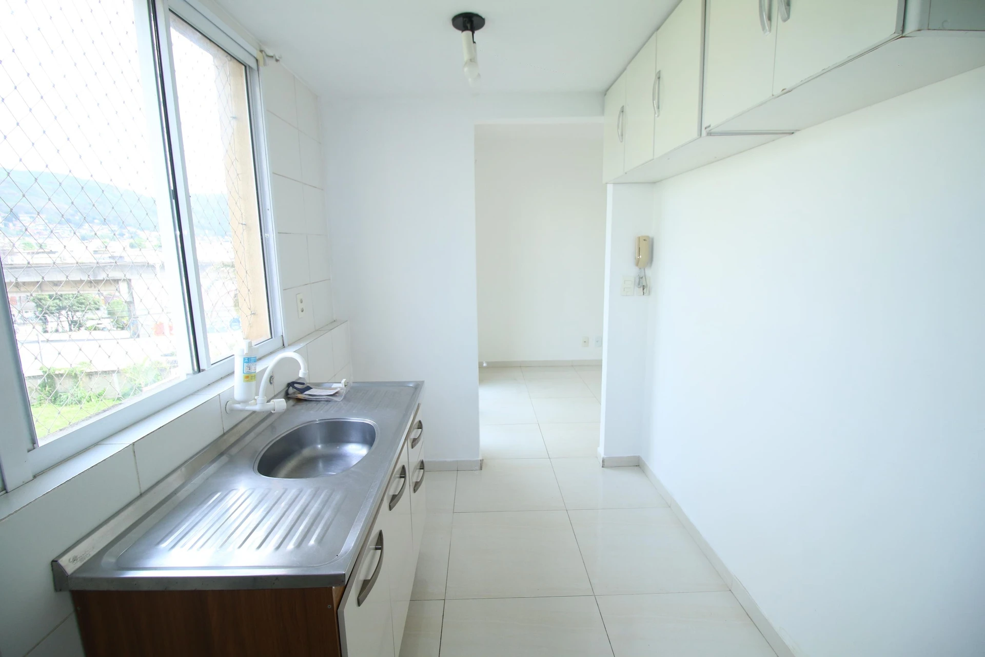 2-bedroom apartment with 1 bathroom and condo pool — photo 13