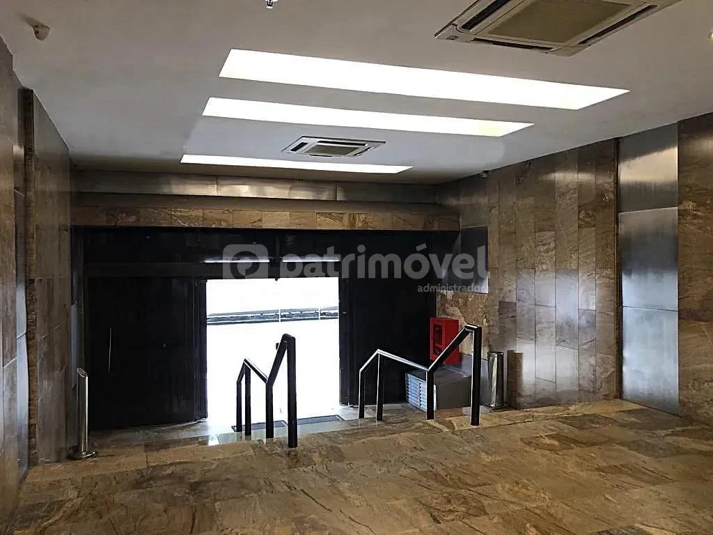Unfurnished 350 m² apartment with built-in cabinets — photo 33