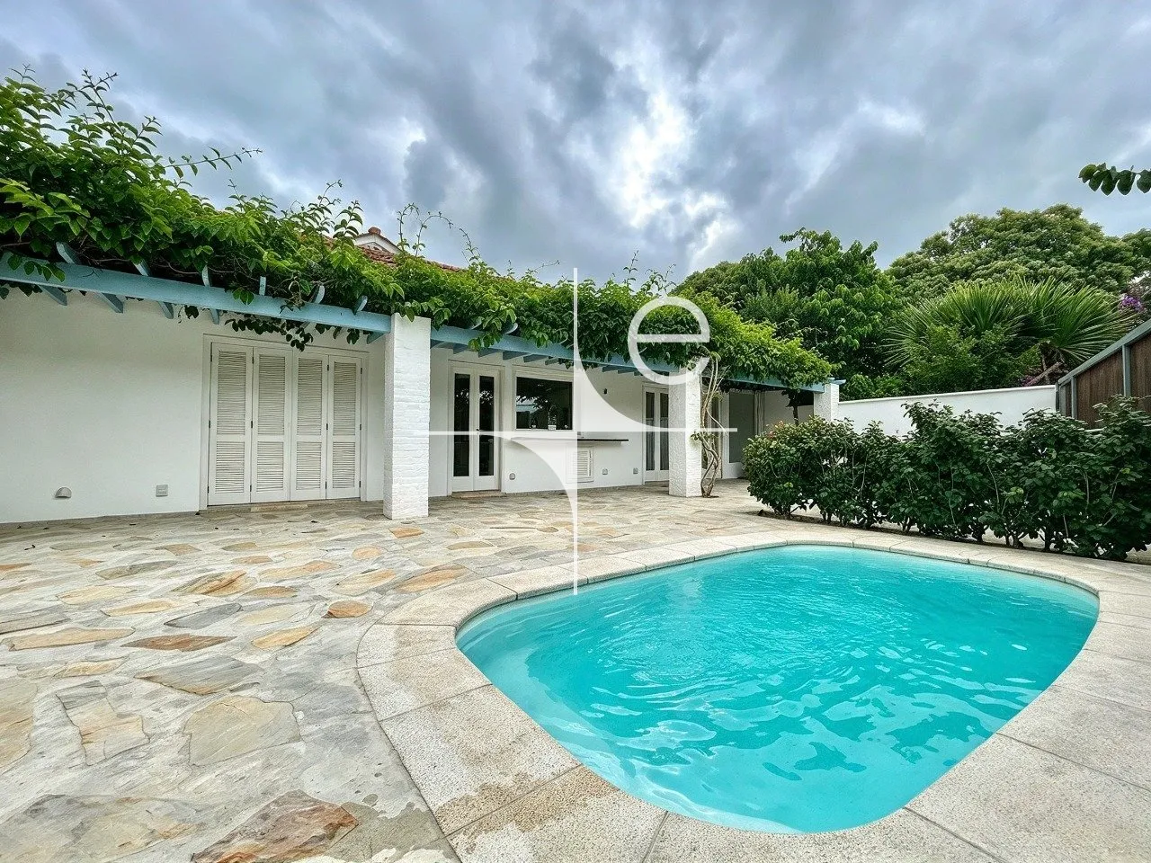 Water view in a 3-bedroom house, 220 m² — photo 28