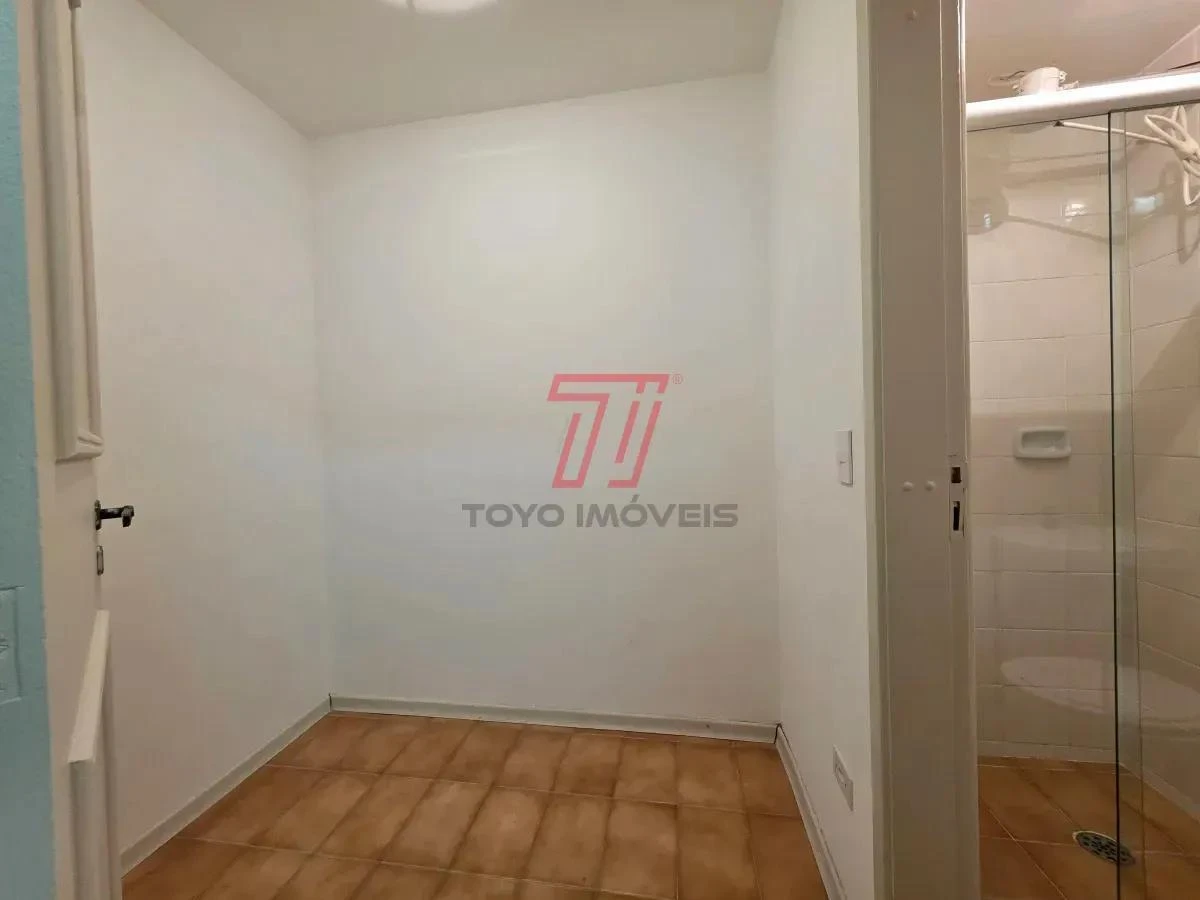 3-bedroom apartment with a bathtub in Curitiba — photo 32