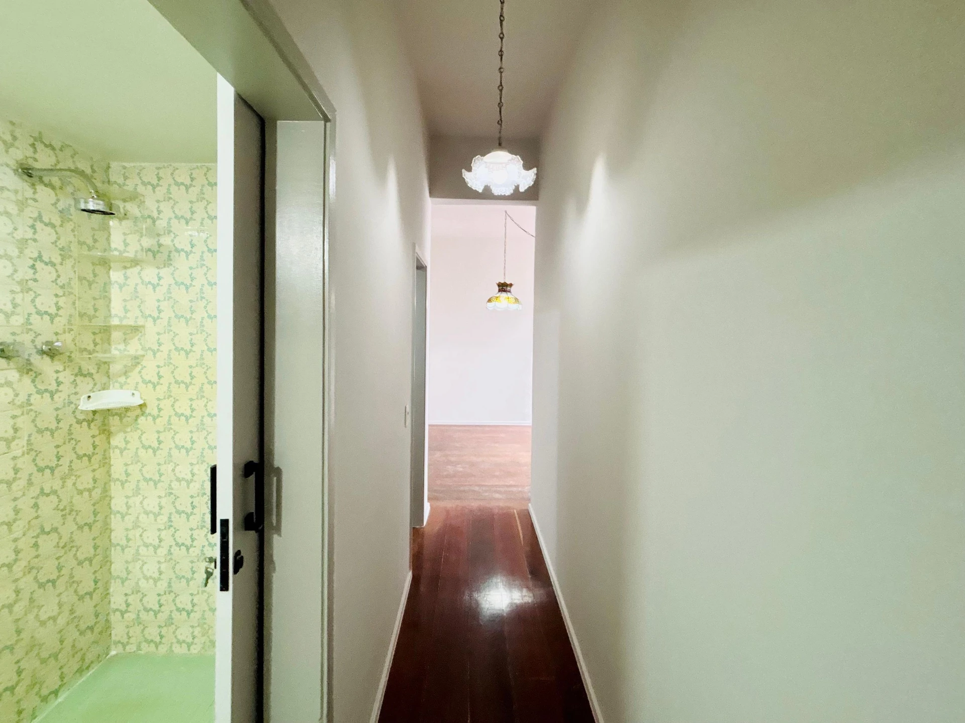 Apartment, 92 m², with wood or laminate floors — photo 36