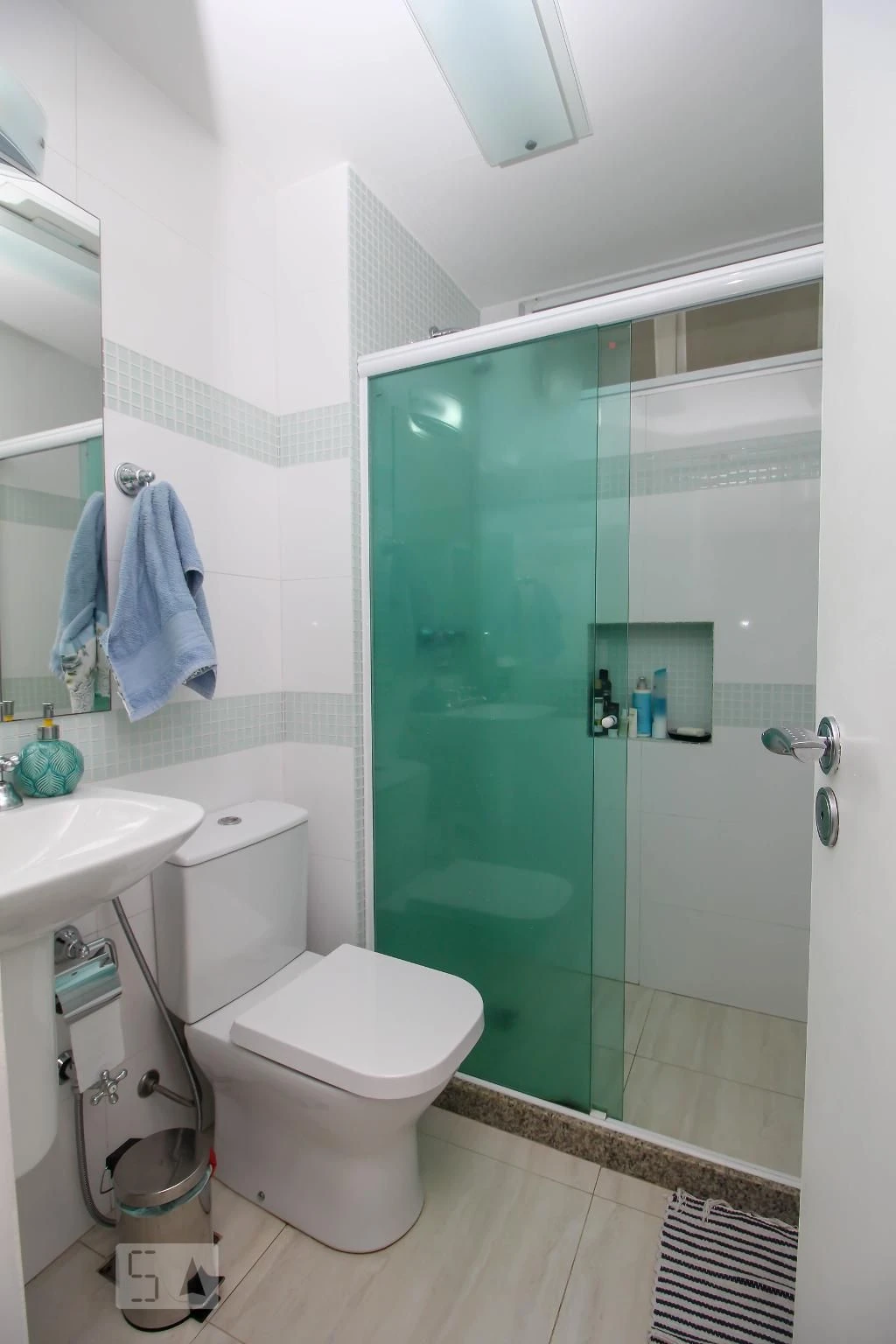 3-bedroom apartment with a glass-enclosed balcony — photo 47