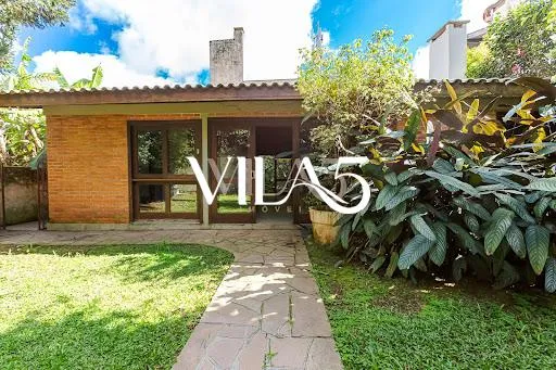 3-bedroom house with a bathtub in Curitiba — photo 43