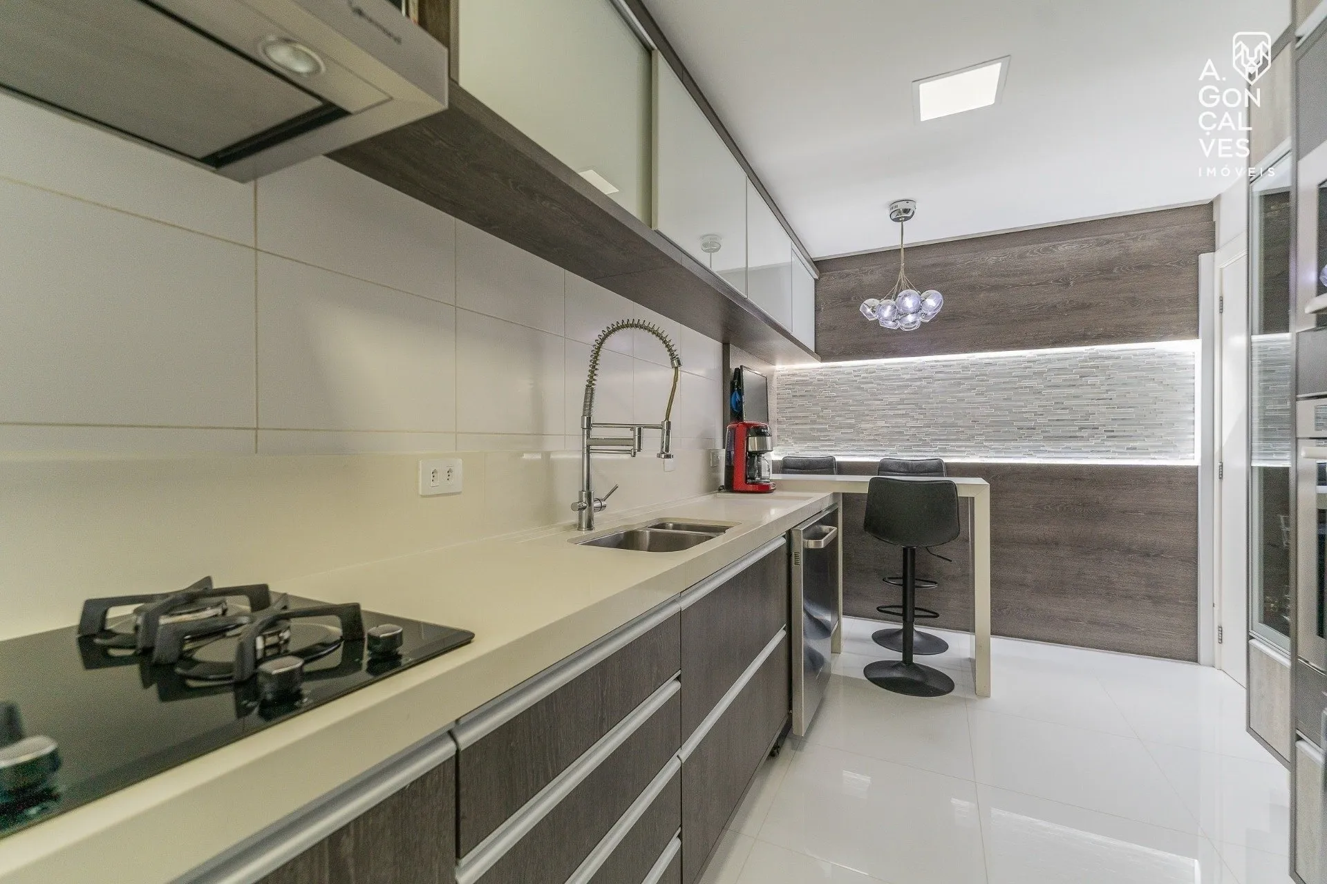 Квартира с 3 спальнями, 5 санузлами и 3 местами — photo 29