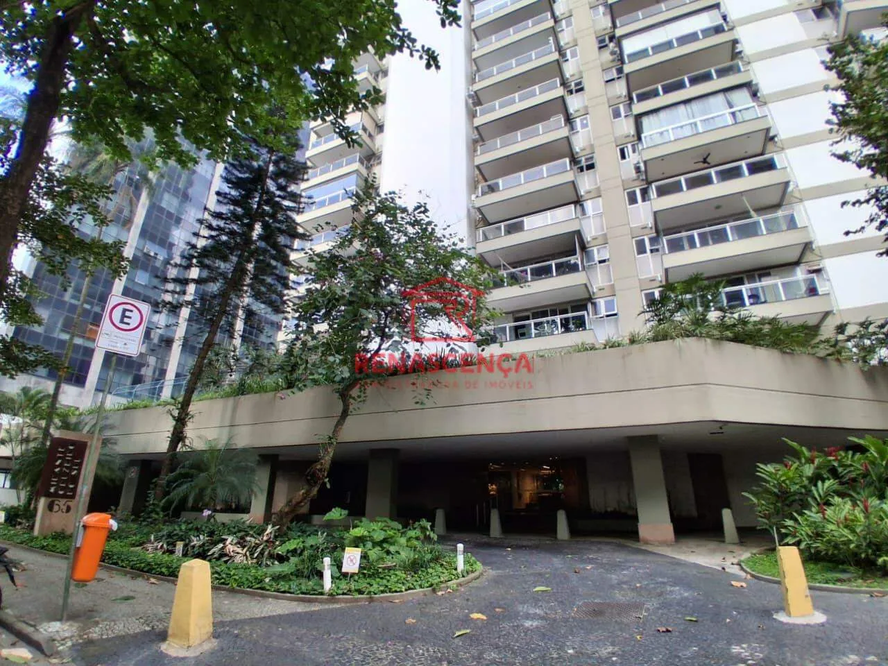 Apartment on the 19th floor with a washing machine — photo 14