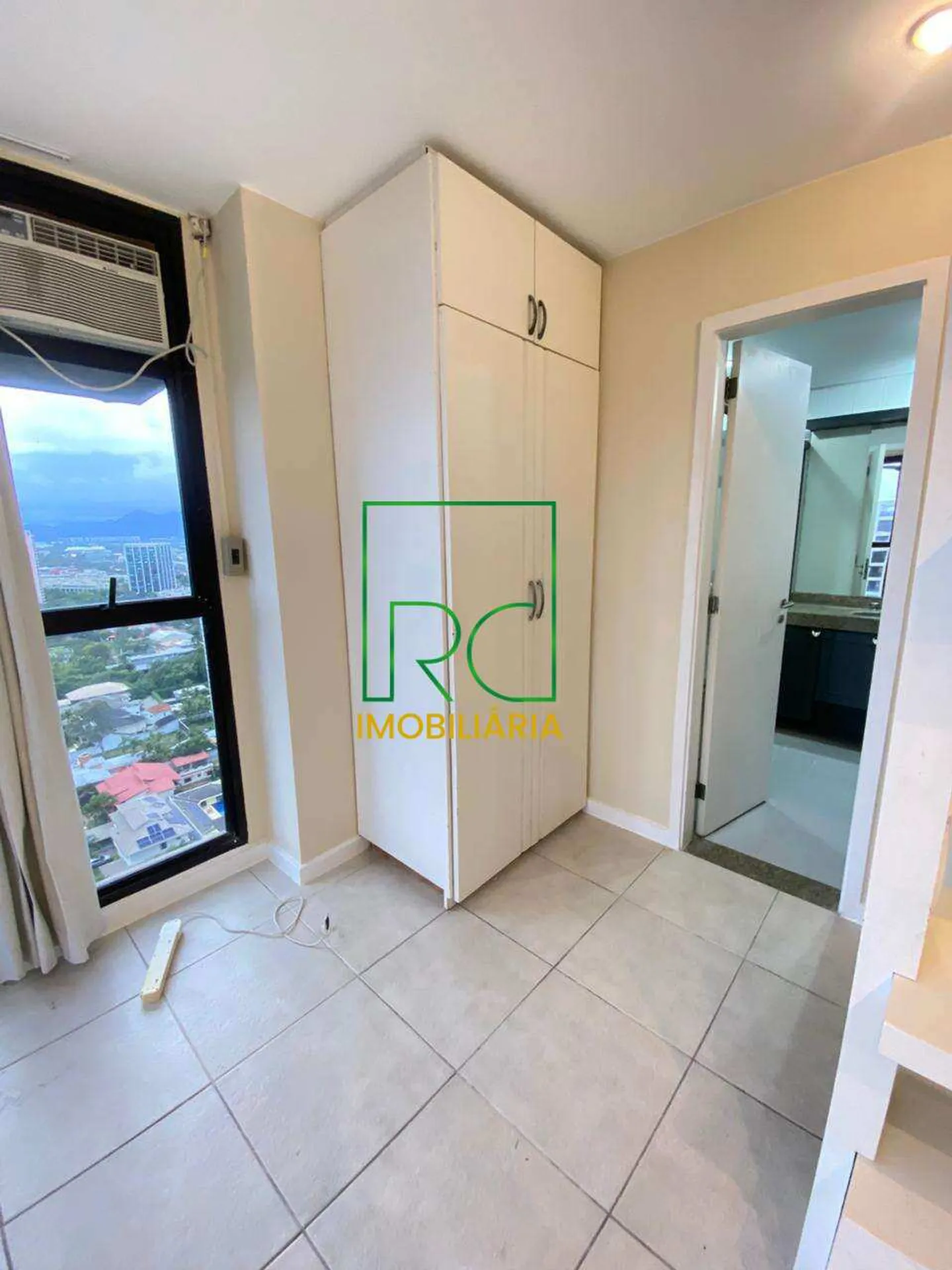 Unfurnished apartment with 3 bedrooms and water view — photo 17