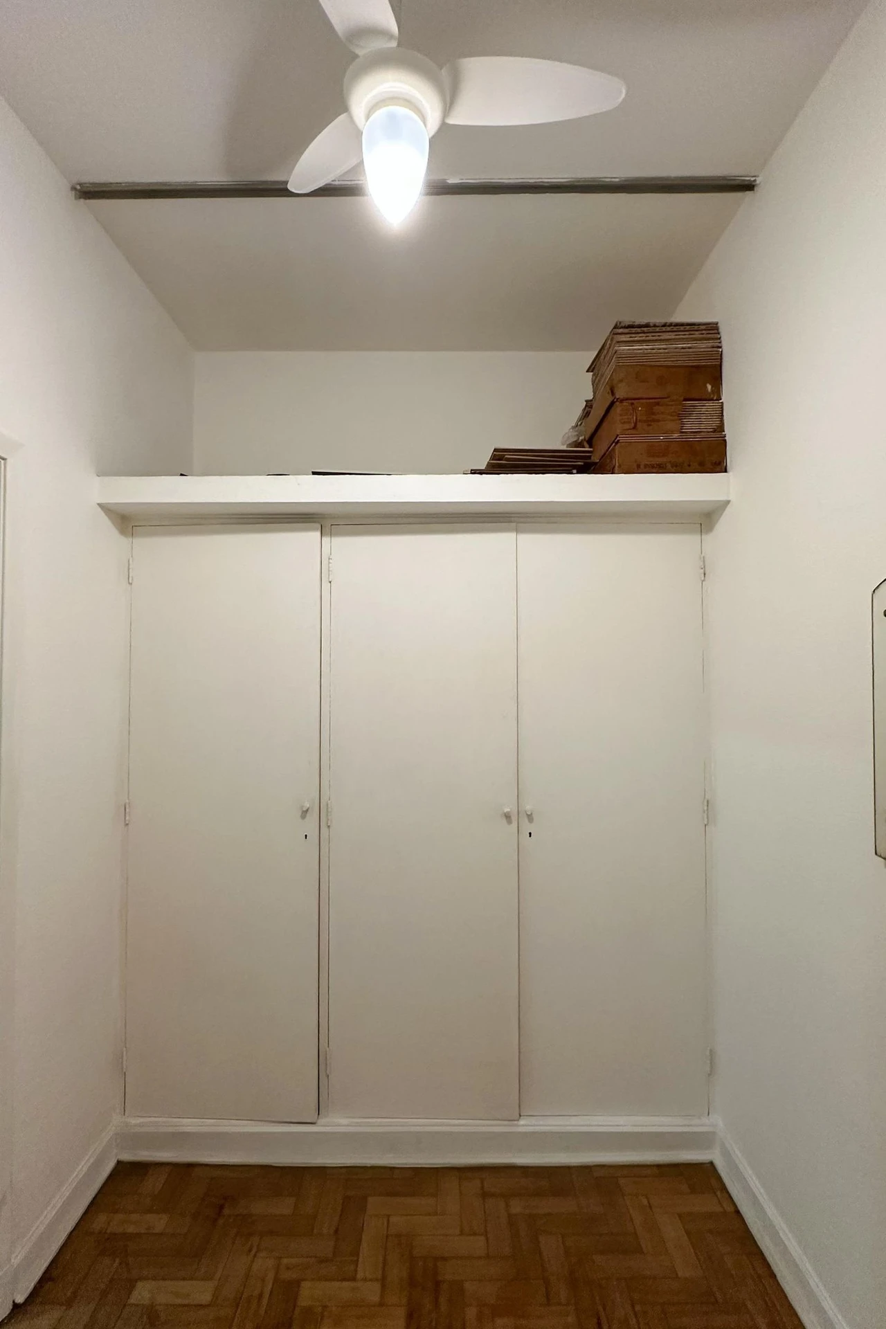 Unfurnished apartment with 3 bedrooms and 4 bathrooms — photo 40