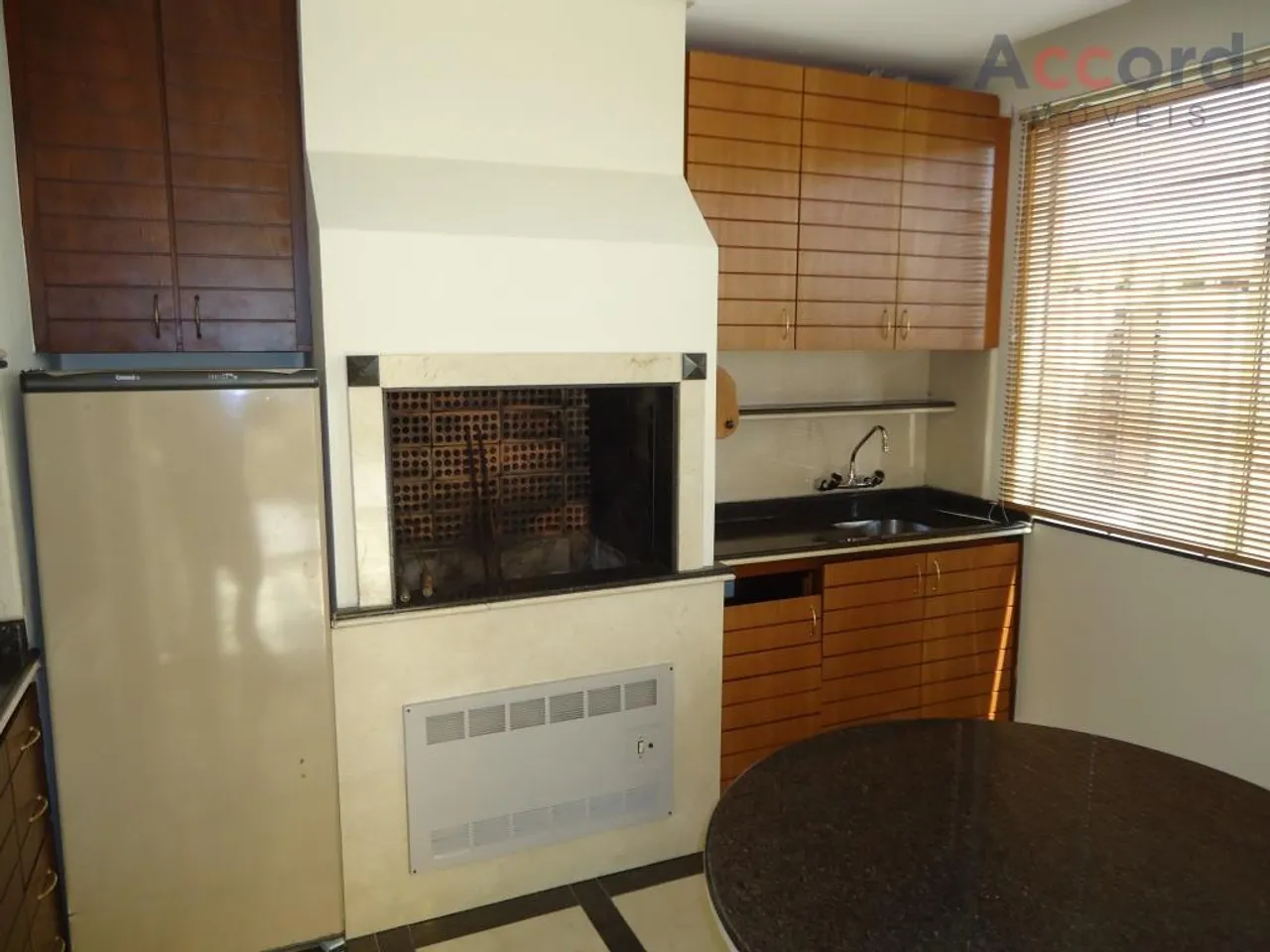 Top-floor apartment with 2 bedrooms and 4 bathrooms, 224 m² — photo 2