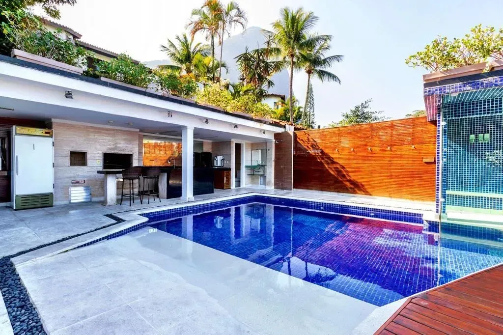 House with 5 bedrooms and open-plan kitchen plus balcony — photo 10