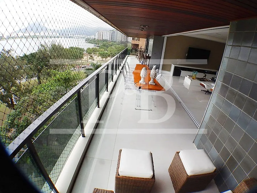 4-bedroom apartment with 319 m² and 4 parking spaces — photo 4