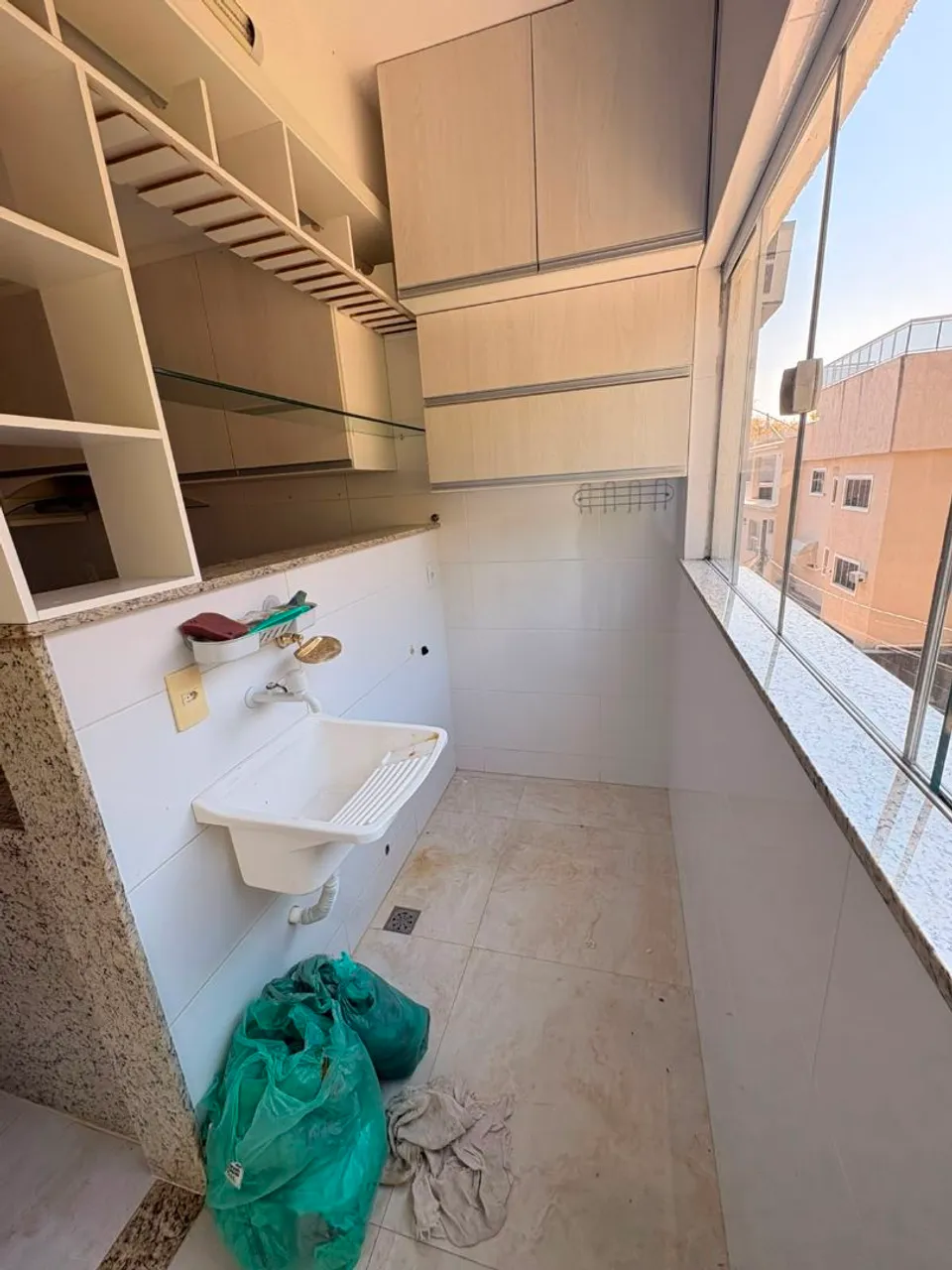 Unfurnished apartment with 3 bedrooms and 4 bathrooms — photo 9