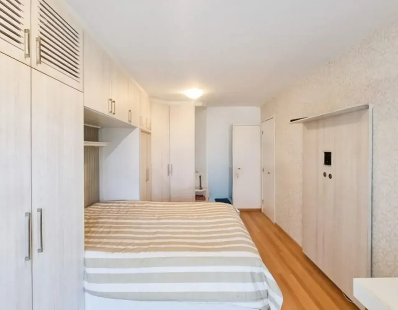 Casa com 5 quartos e 400 m², cozinha fechada — photo 6
