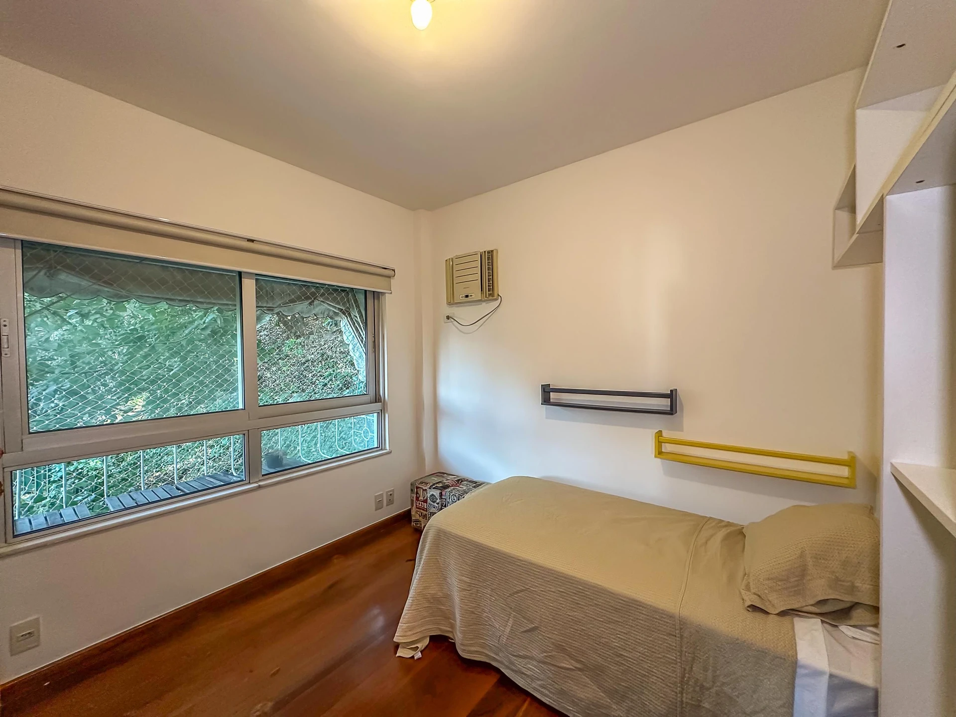 Furnished 2-bedroom apartment with open views — photo 17