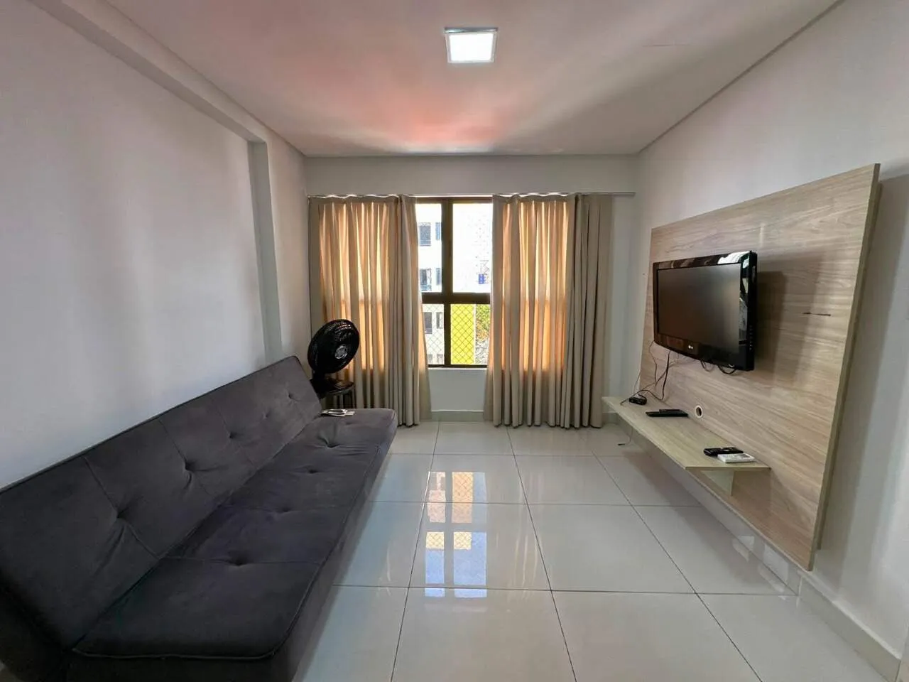 Furnished 1-bedroom apartment with open-plan kitchen — photo 3