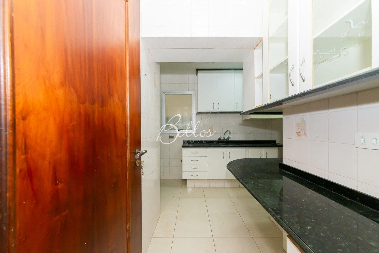3-bedroom apartment with a bathtub — photo 2