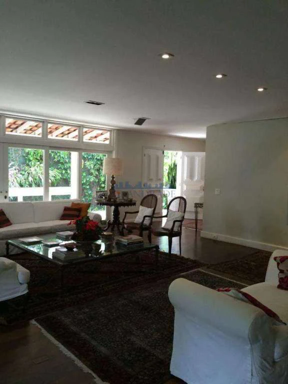 Furnished house with 4 bedrooms and 498 m², closed kitchen — photo 11