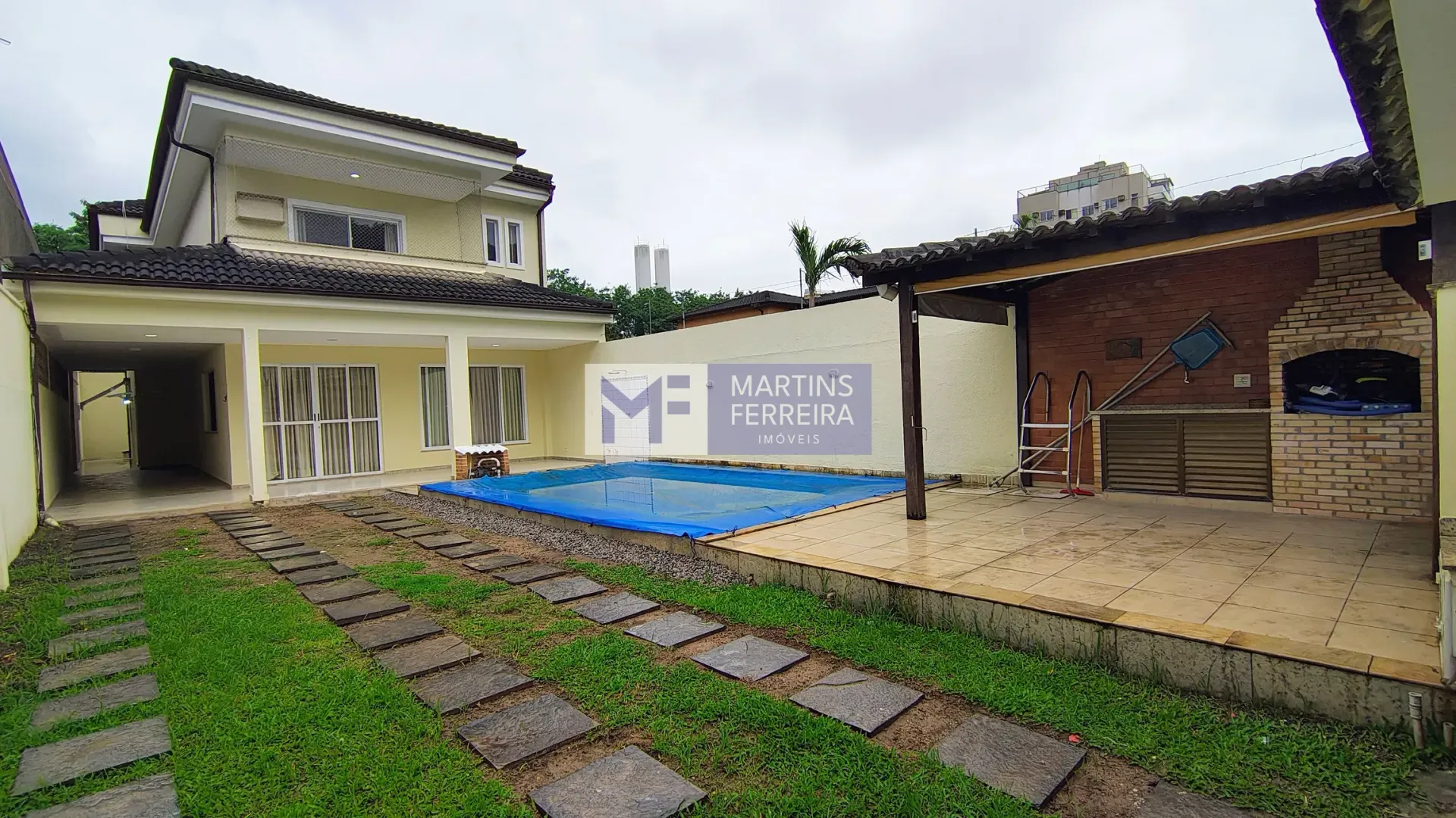 4-bedroom house with a bathtub in Rio de Janeiro — photo 18