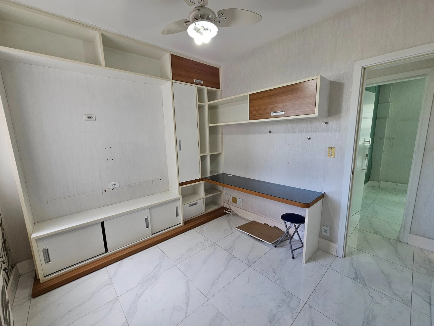 3-bedroom apartment with an en-suite and glass balcony — photo 8