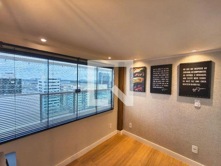 3-bedroom apartment with a glass-enclosed balcony — photo 19