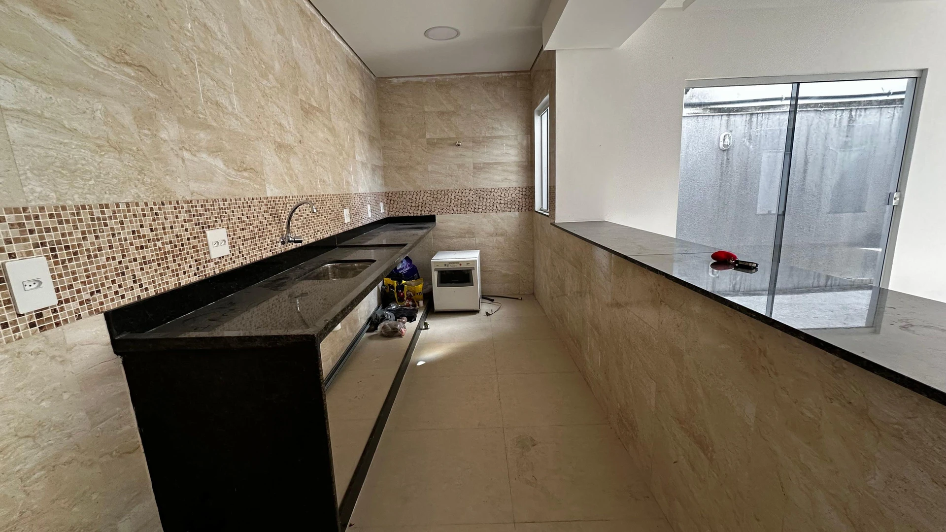 Casa com 4 quartos e 3 suítes, 2 vagas de garagem — photo 25