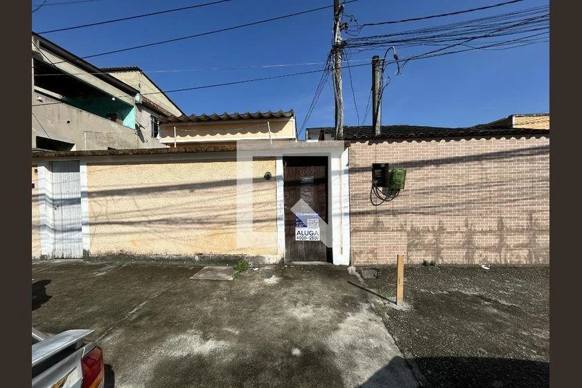 Balcony with a grill in a one-bedroom house, 62 m² — photo 25