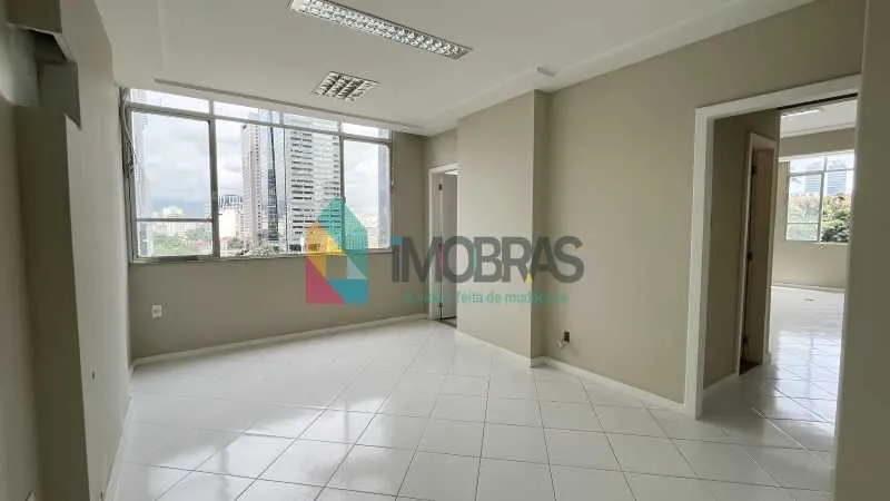 One-bedroom apartment with a park view — photo 3