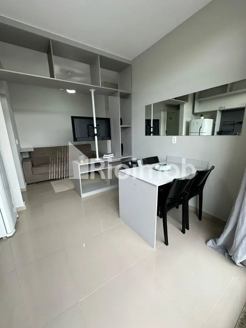One-bedroom apartment in a building with a pool — photo 4